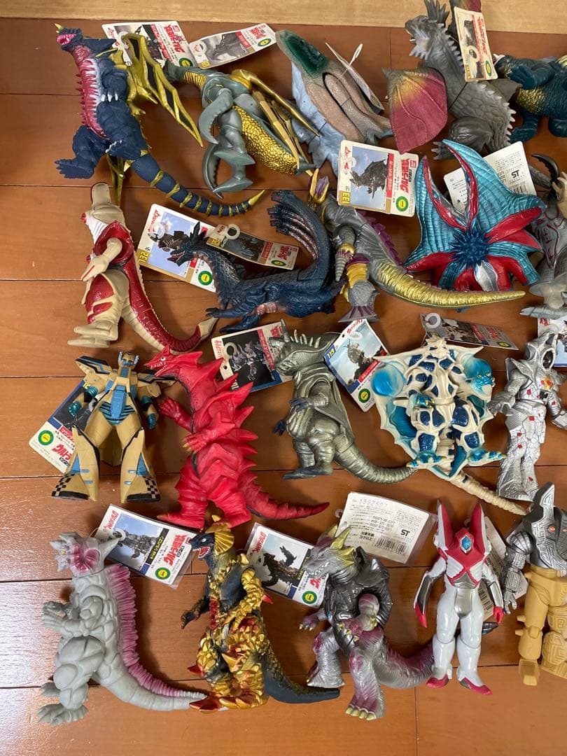 輝*様 タグ付き　ウルトラマンティガ　ダイナ　ガイア　怪獣シリーズ　ソフビ　まと