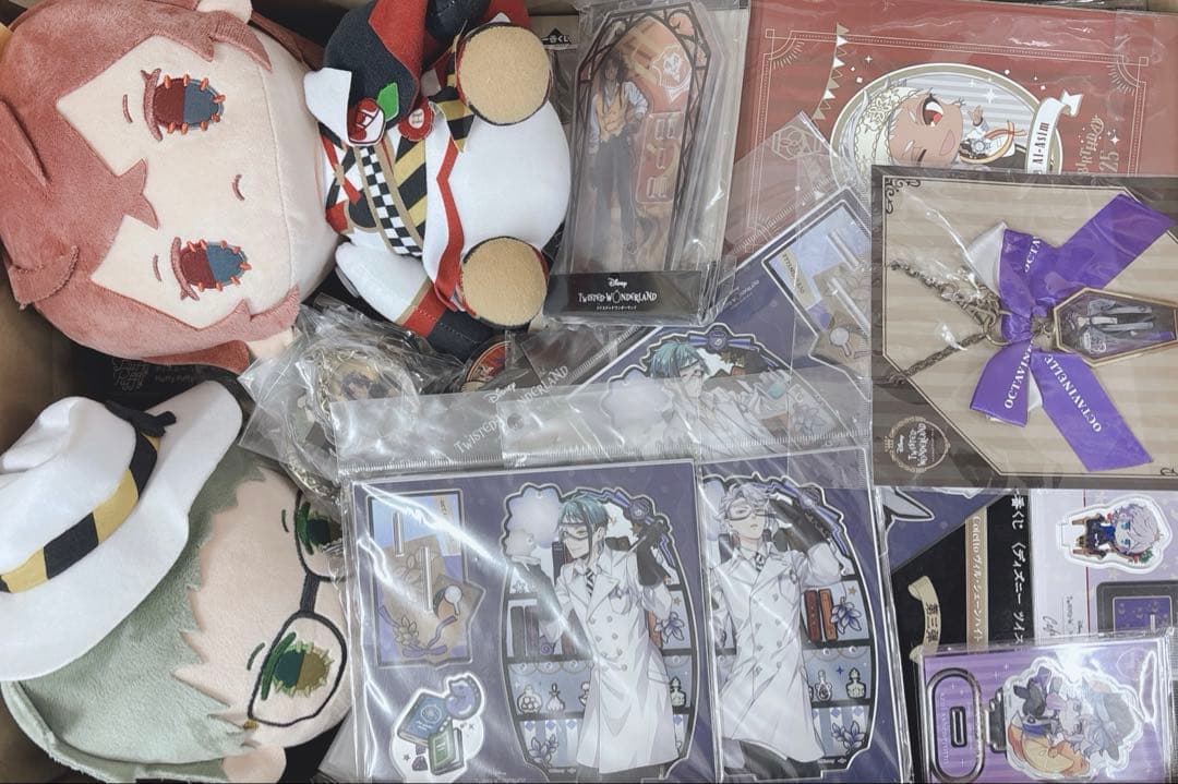 ツイステッドワンダーランド ツイステ ぬいぐるみ アクスタ 缶バッジ まとめ売り