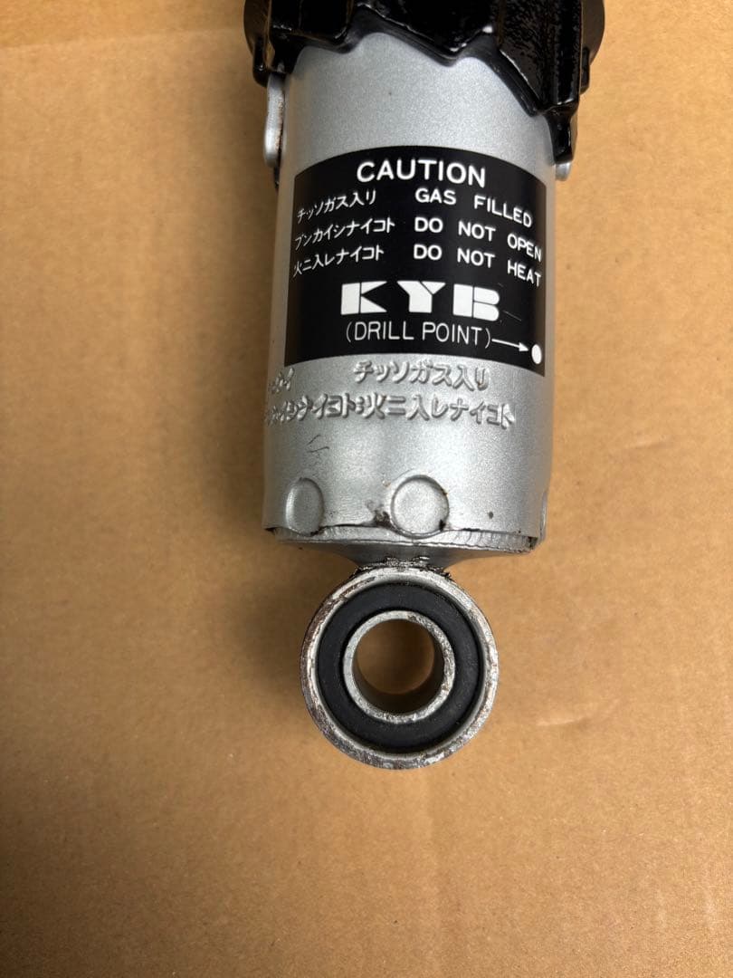 KYB TGS325 リアショック　リアサス