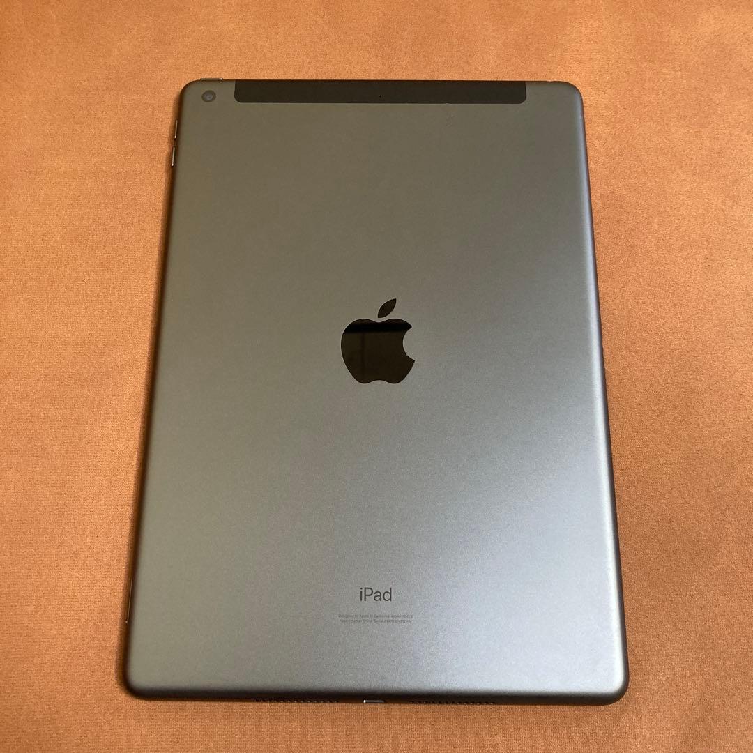3674【早い者勝ち】美品☆iPad8 第8世代 32GB SIMフリー☆