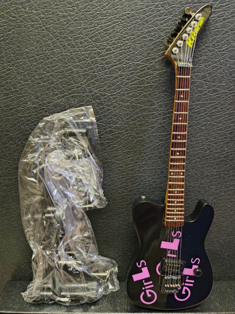 AXE HEAVEN ミック・マーズ　ミニギターフィギュア