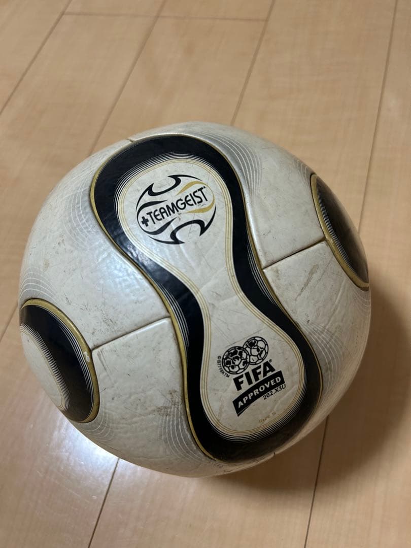 adidas TEAMGEIST FIFA承認　公式球　パンク