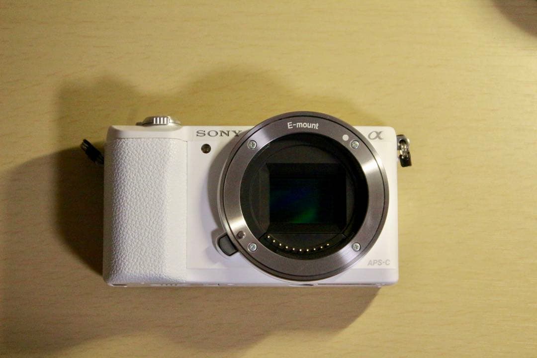 【美品】Sony α5100 ホワイト パワーズームレンズキット SDカード付き