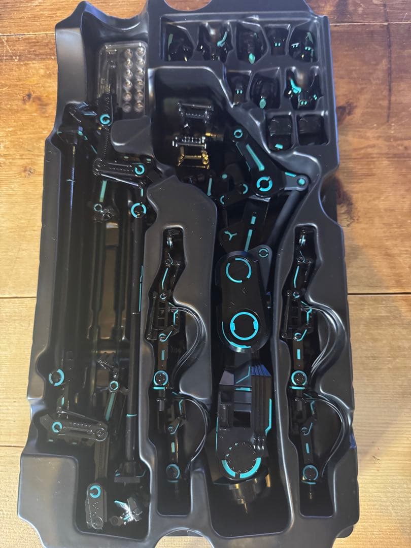 ネオンテック アイアンマン スーツアップガントリー