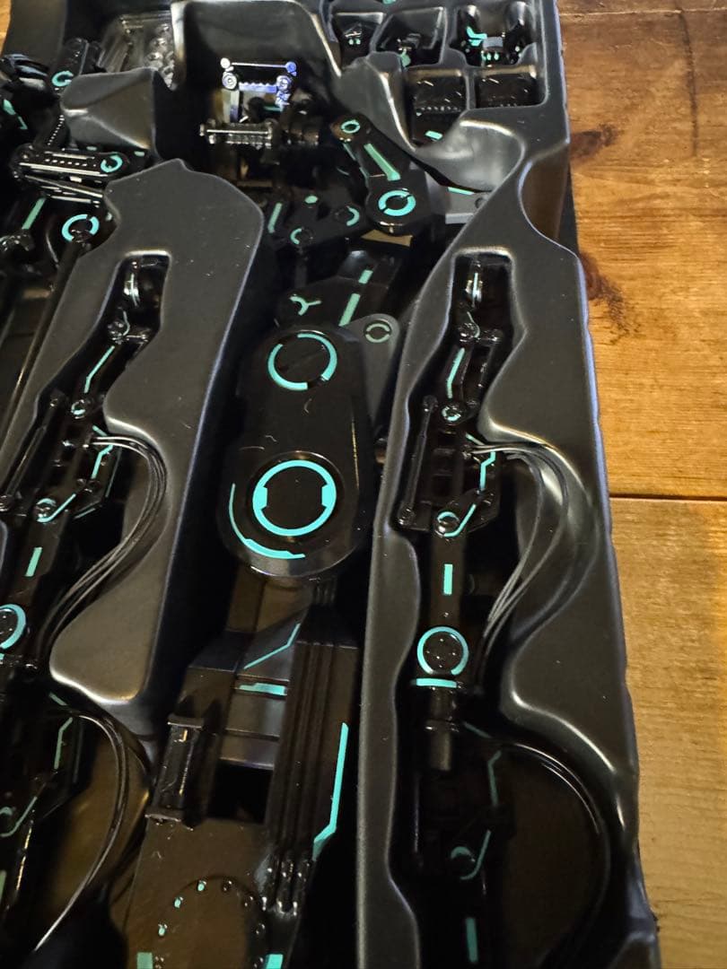 ネオンテック アイアンマン スーツアップガントリー