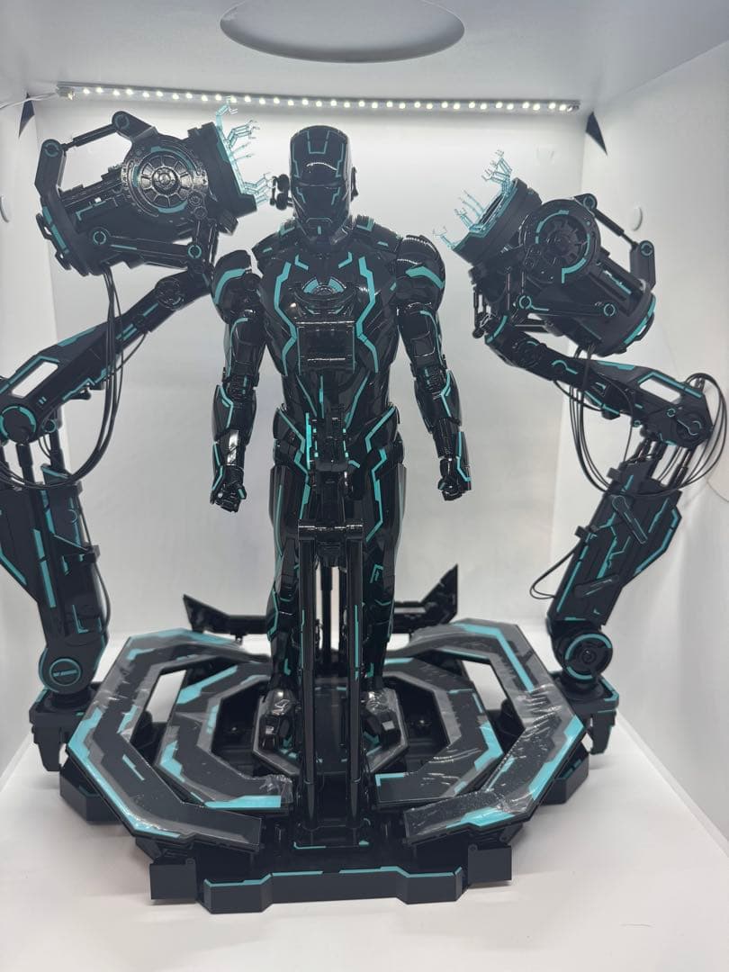 ネオンテック アイアンマン スーツアップガントリー