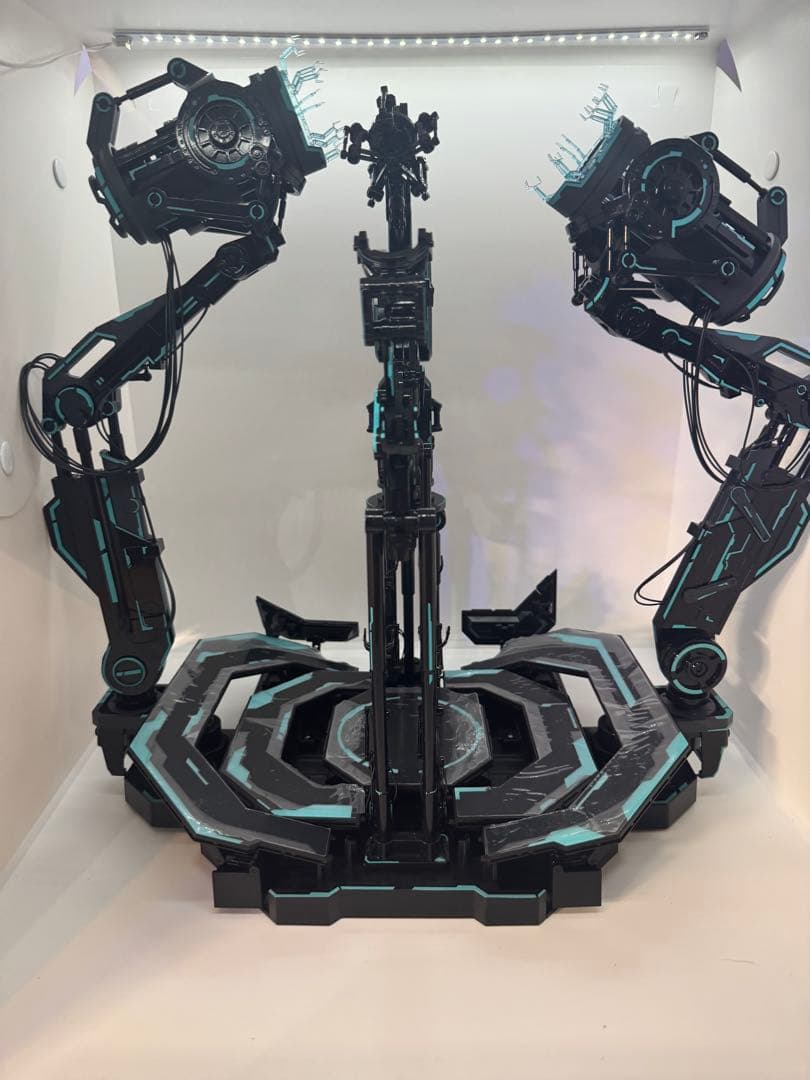 ネオンテック アイアンマン スーツアップガントリー