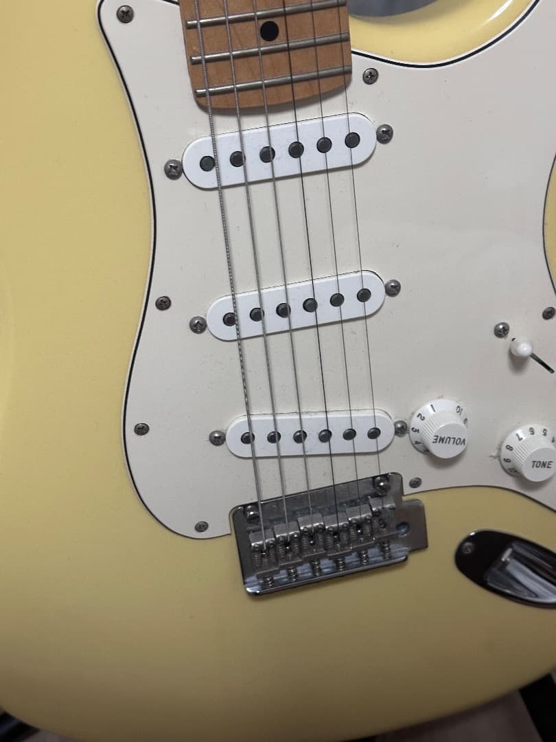 Fender ストラトキャスター イエロー