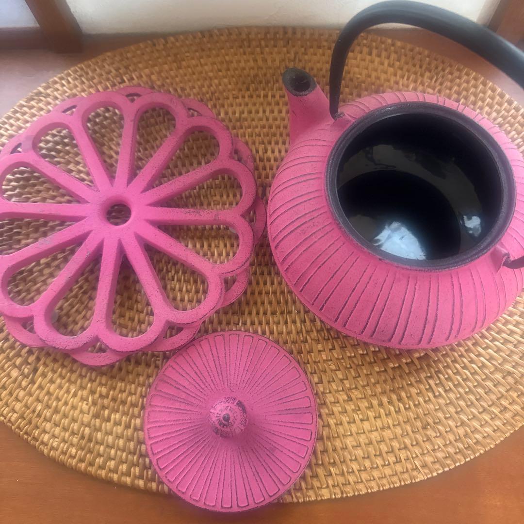 ピンク 鉄瓶 鍋敷き付き　アンシャンテジャポン