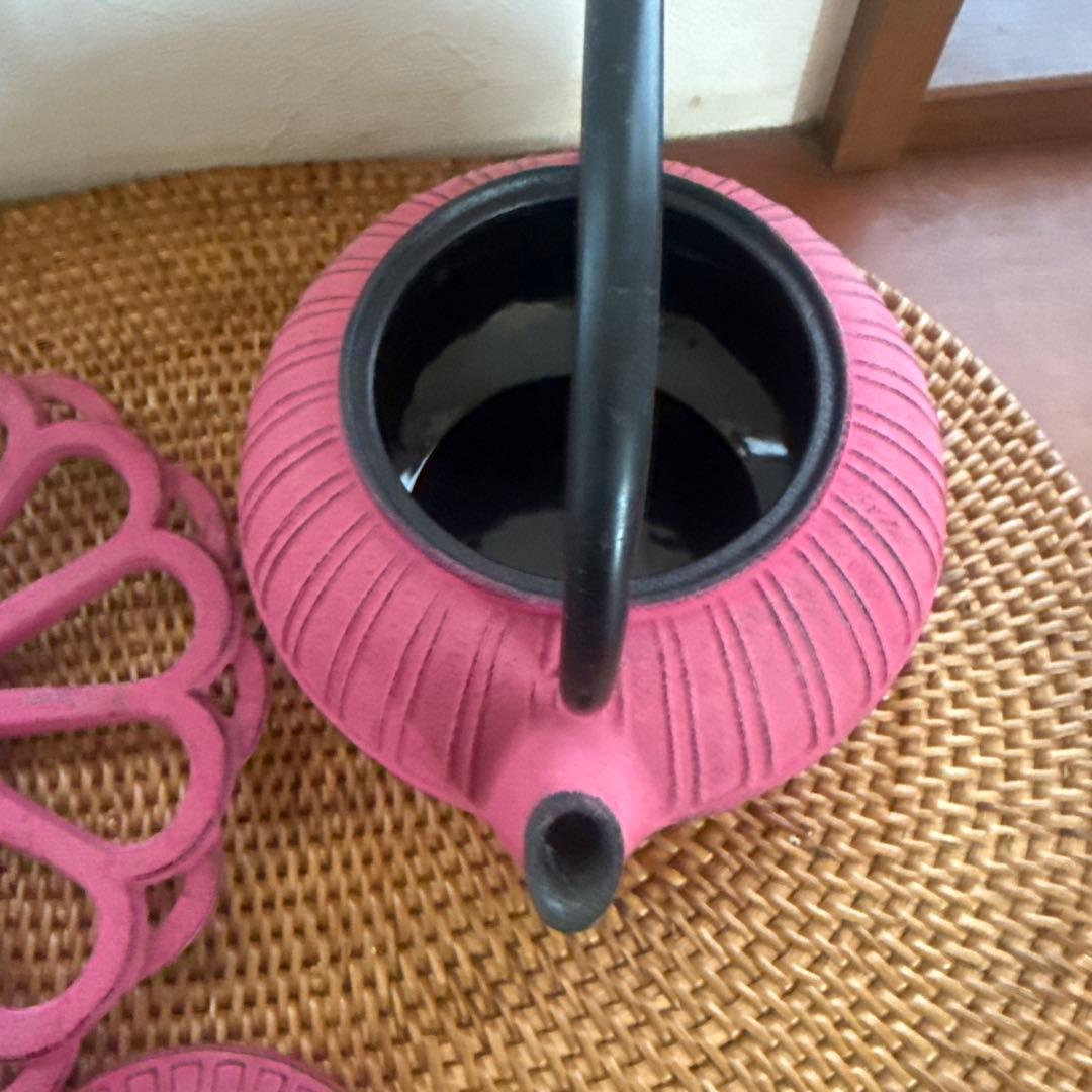 ピンク 鉄瓶 鍋敷き付き　アンシャンテジャポン