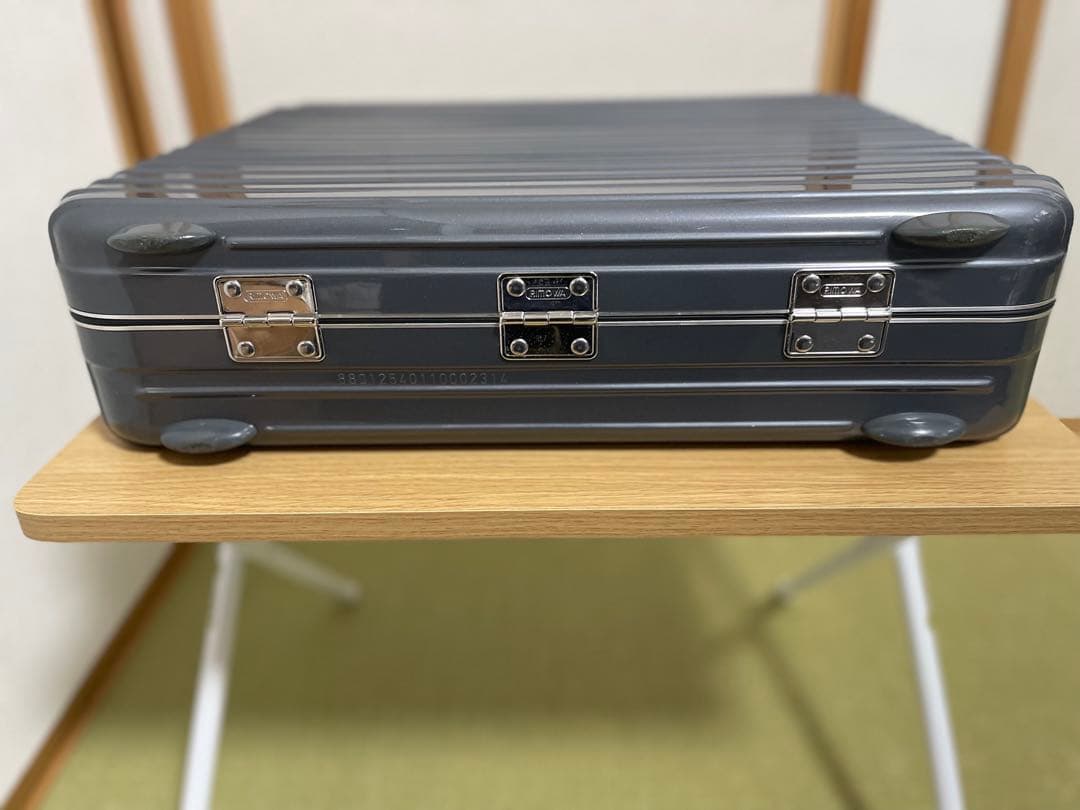 リモワ　アタッシュケース　ポリカーボネード　グレー