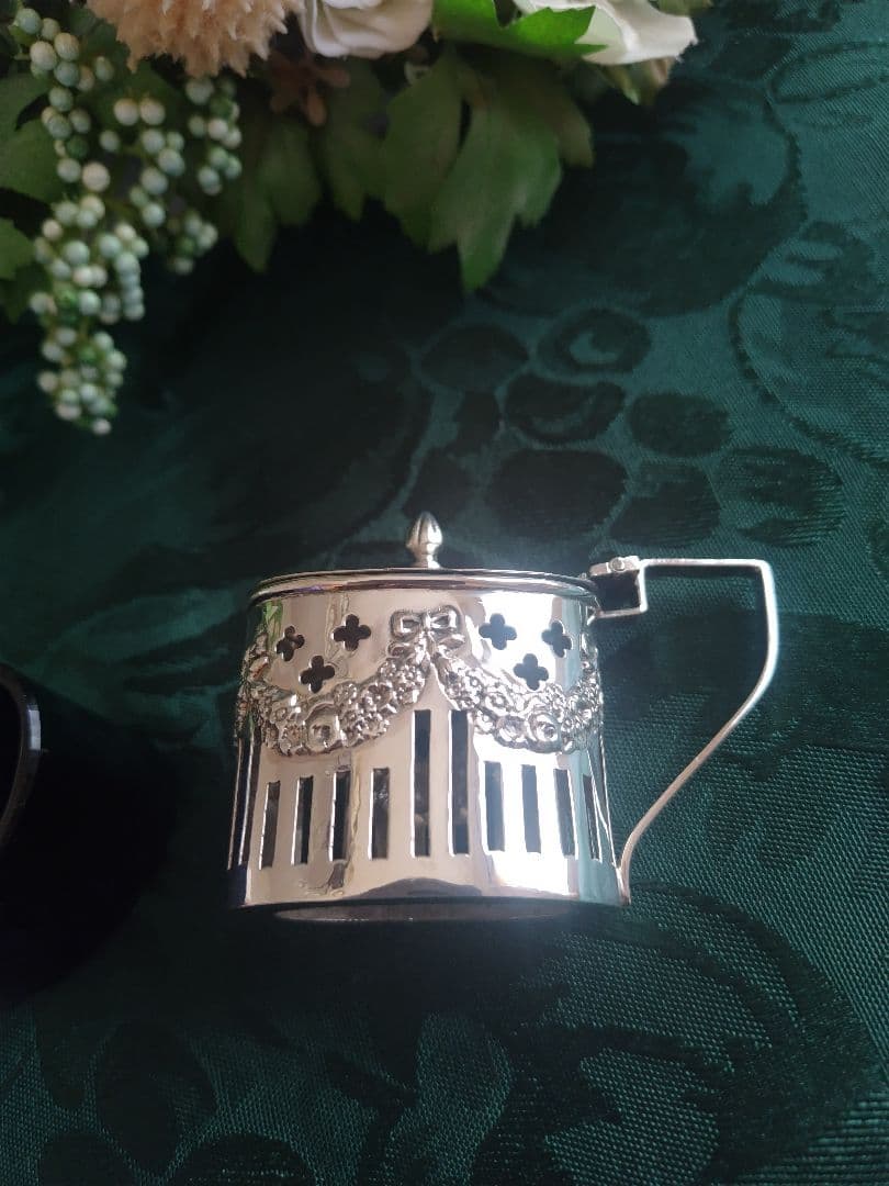 純銀　リボンとガーランドのマスタードポット（スプーン付き）