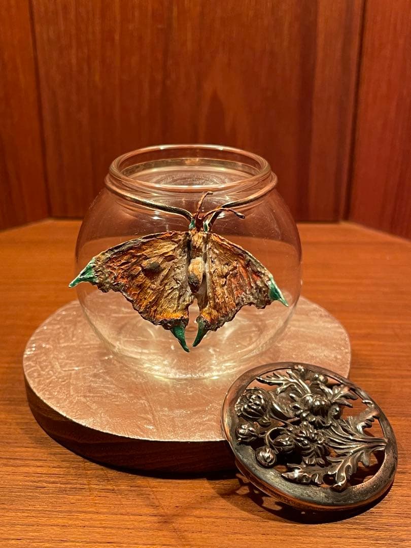 シルバー　透かし彫り　蓋付き小物入れ シルバーエナメル　蝶々　銀製品　工芸品