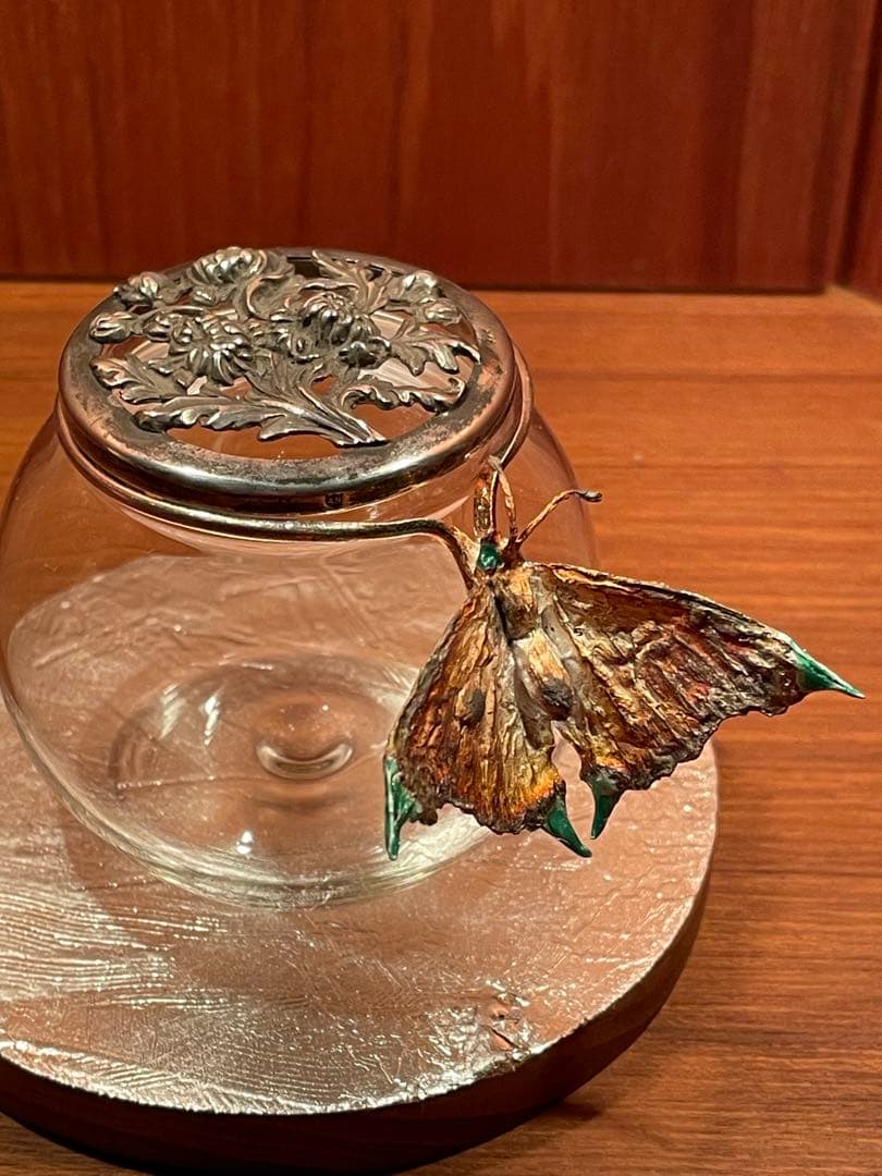 シルバー　透かし彫り　蓋付き小物入れ シルバーエナメル　蝶々　銀製品　工芸品