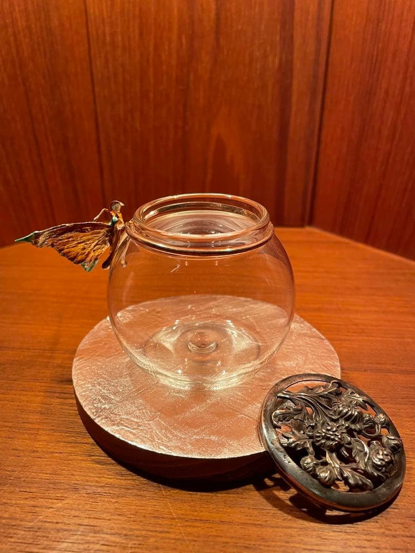 シルバー　透かし彫り　蓋付き小物入れ シルバーエナメル　蝶々　銀製品　工芸品