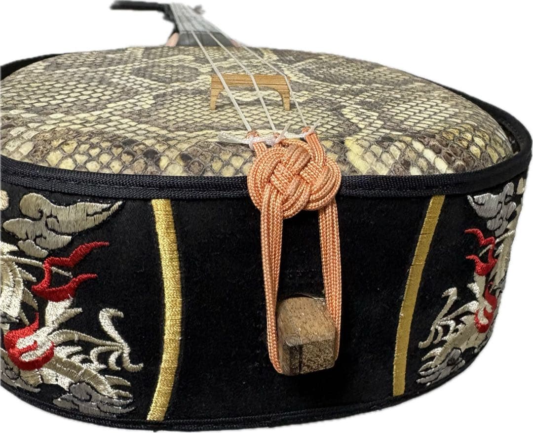 沖縄三味線 蛇柄装飾 龍装飾