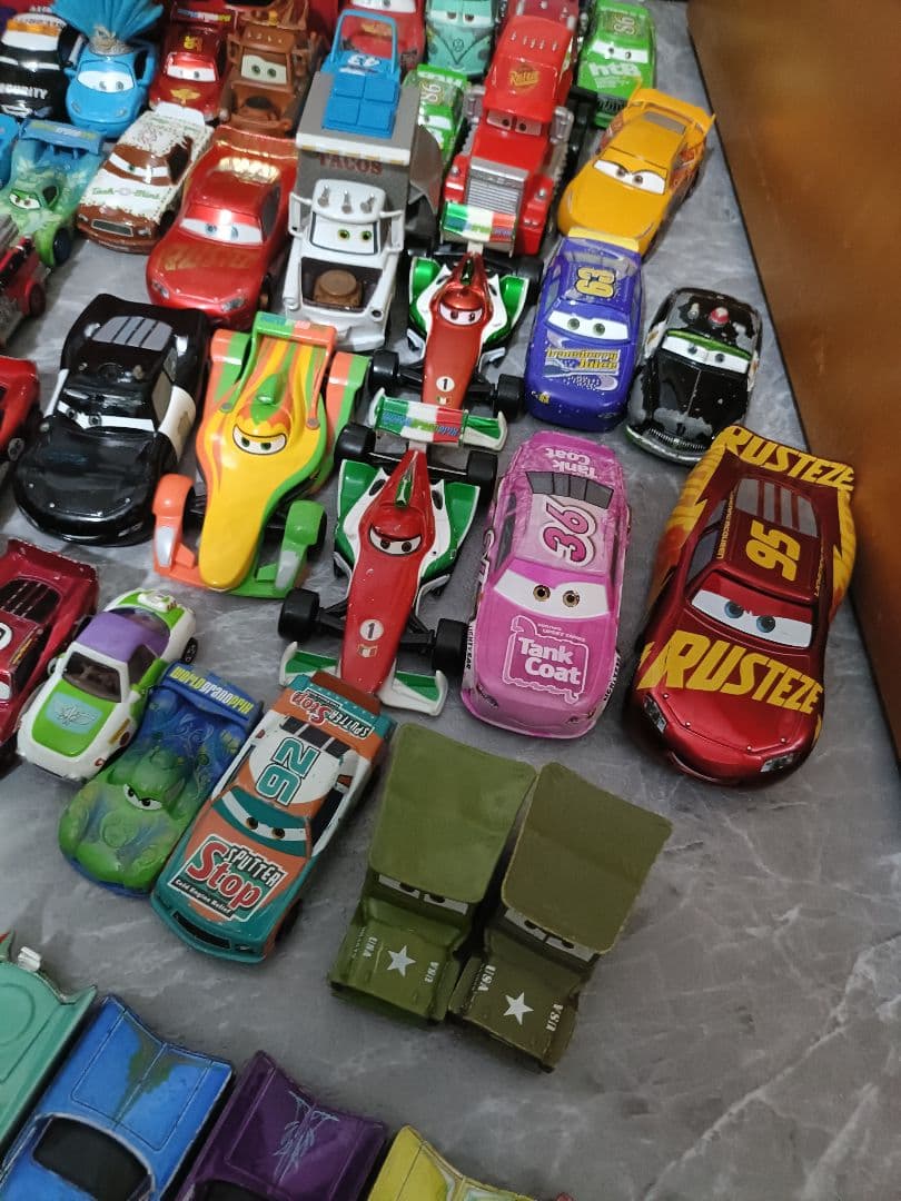 み*る様 カーズ　ミニカー　 ピストンカップセット　トミカ　マテル　カスタムタイ