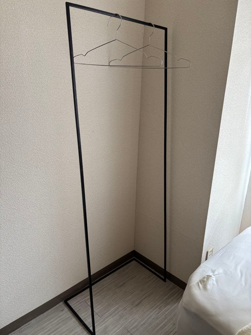 【KANADEMONO】ミニマル アート ハンガーラック RAC-101