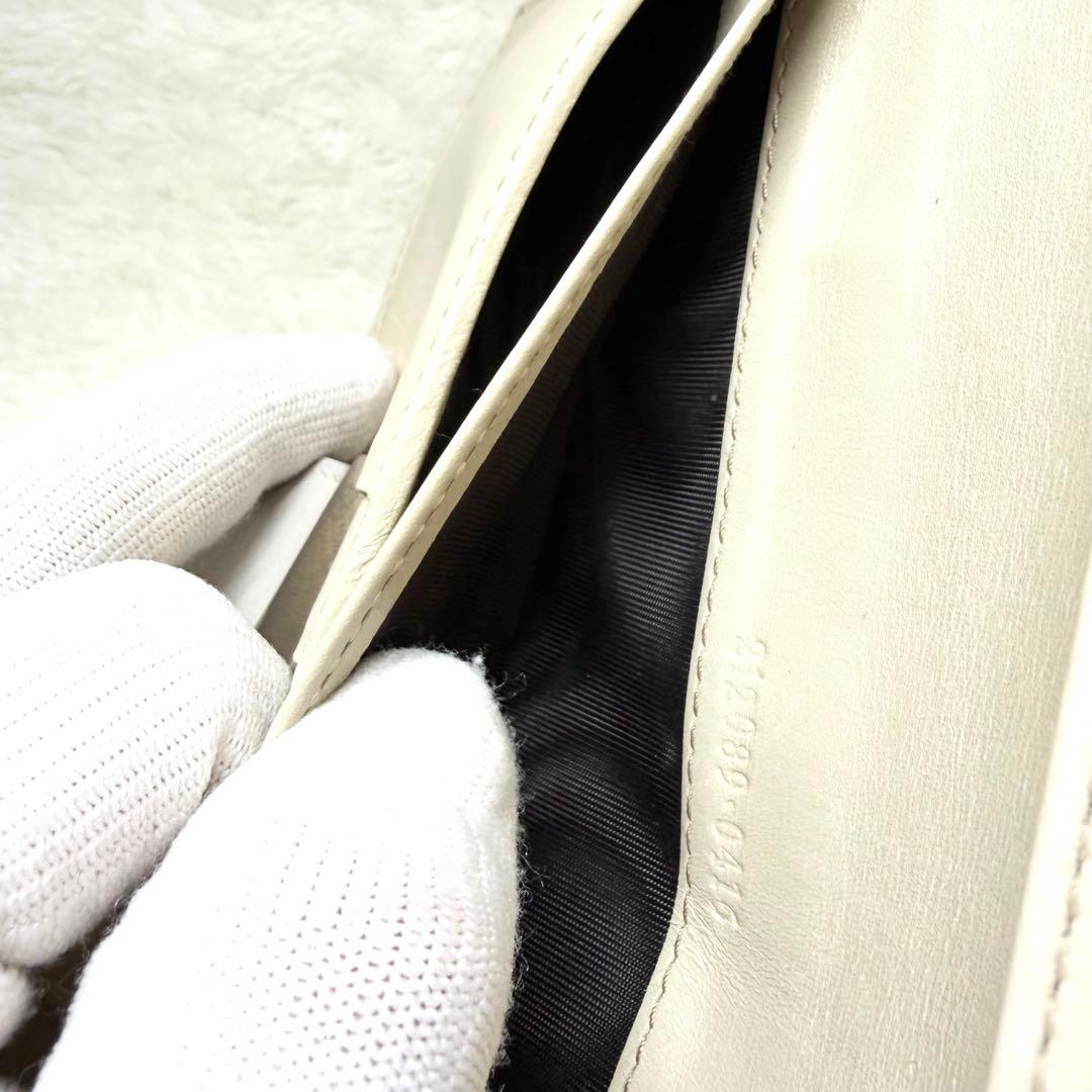 GUCCI グッチ　ホワイト 三つ折り財布　長財布　レザー　Wホック