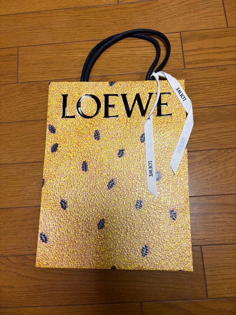 柿*い様 LOEWE ベージュレザー 三つ折り財布