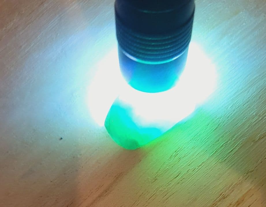 ☆神聖☆糸魚川翡翠原石☆　ろうかん翡翠