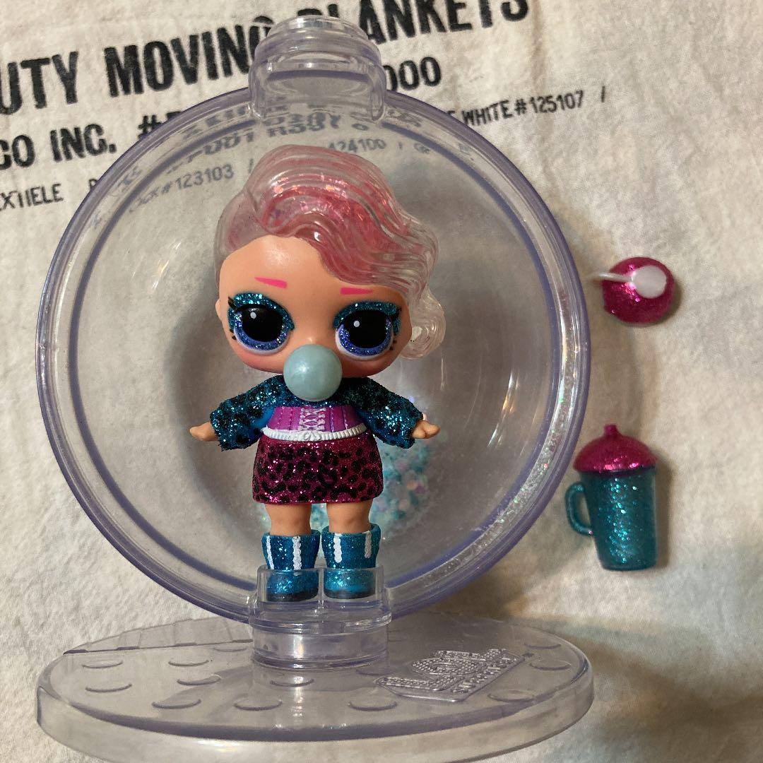 LOL サプライズ　フィギュア　ケース付き