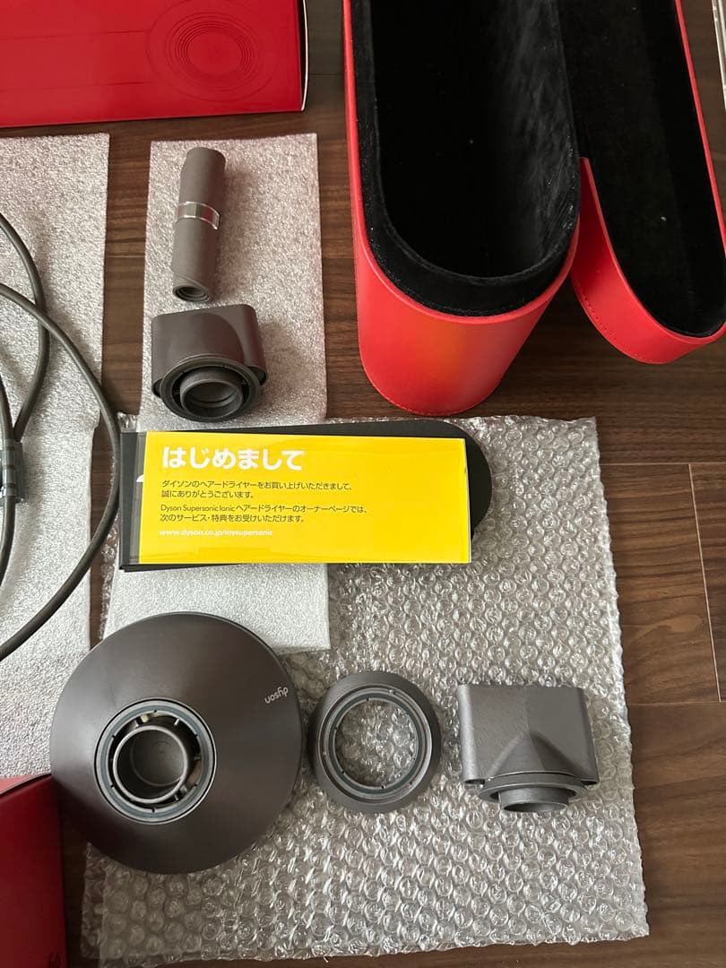 Dyson Supersonic ヘアドライヤー レッド