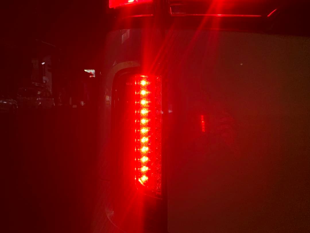 E52 エルグランド Valenti （ヴァレンティ）テールランプ レッド