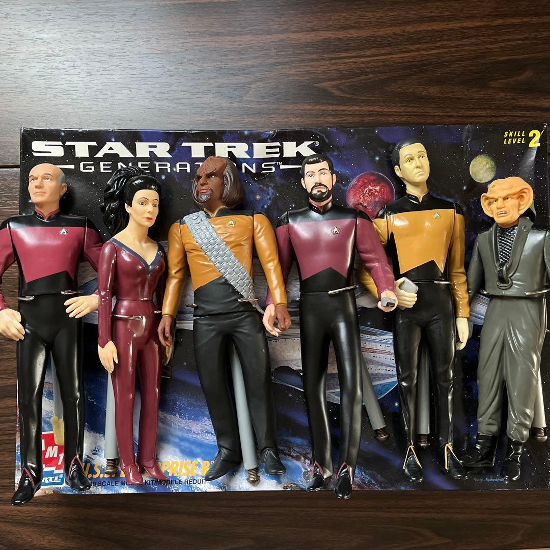 スタートレック U.S.S.エンタープライズ号プラモデルとソフビフィギュア 6体