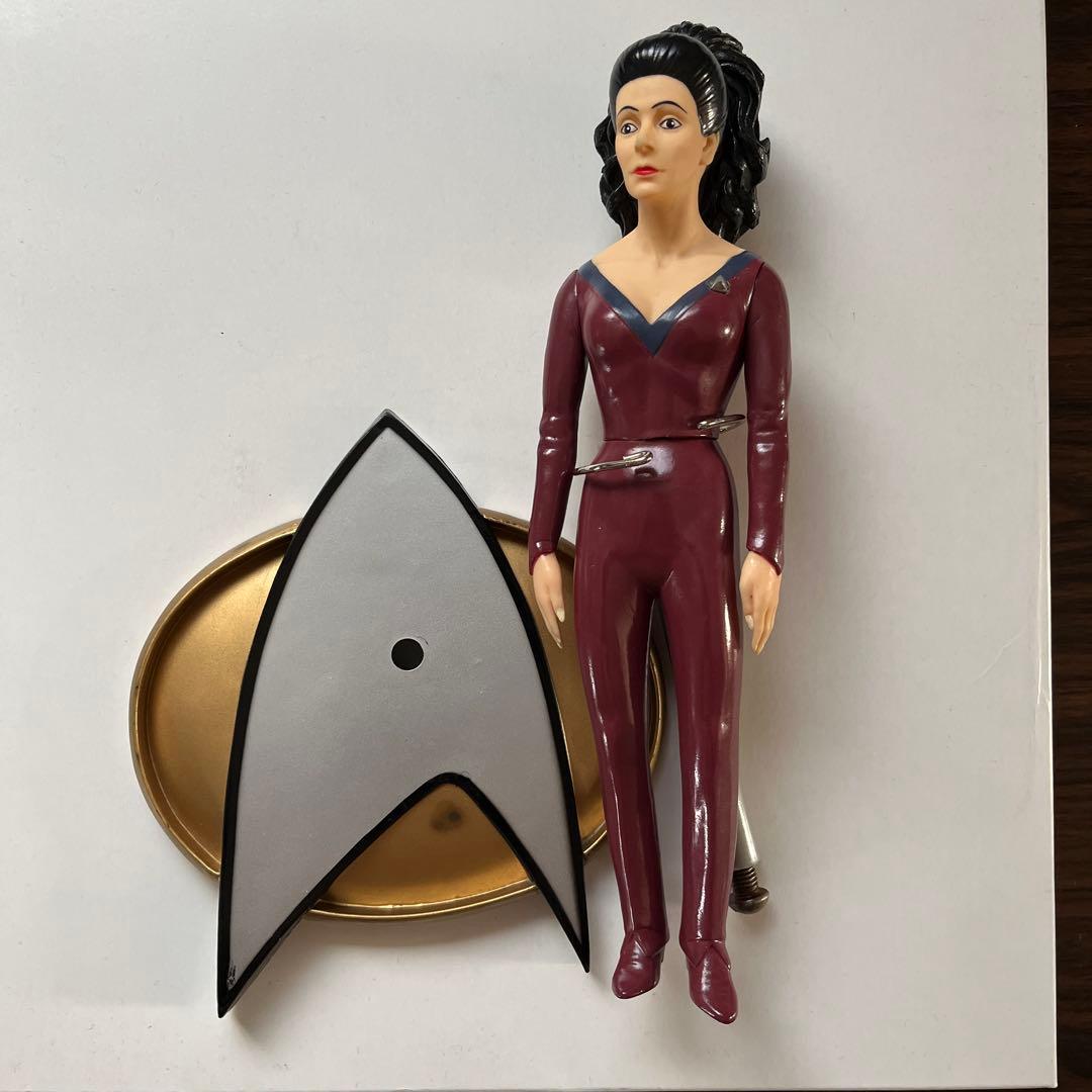 スタートレック U.S.S.エンタープライズ号プラモデルとソフビフィギュア 6体