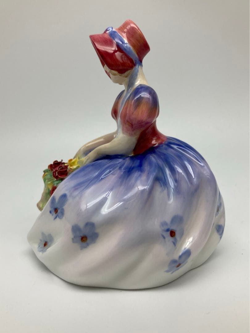 ロイヤルドルトン　フィギュリン　MONICA 陶磁器人形