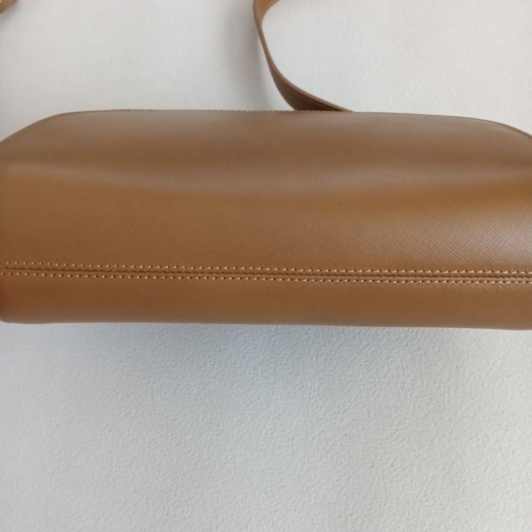 A.P.C. ベージュキャメル　ハーフムーン ショルダーバッグ　美品