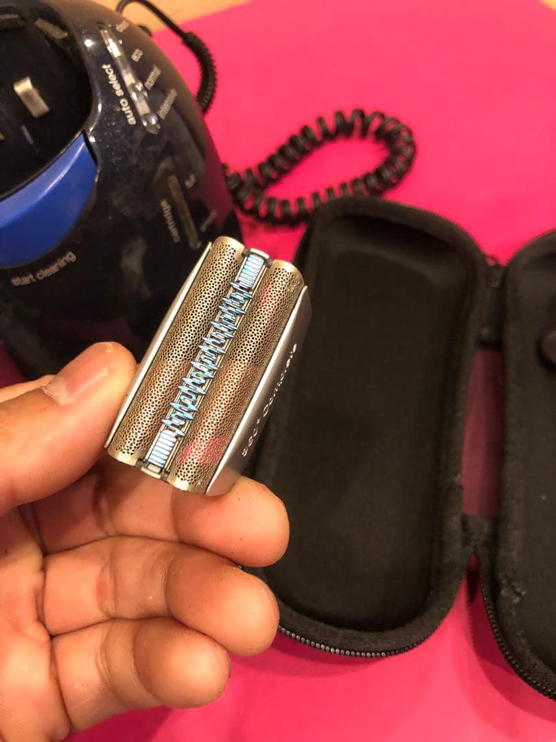 Braun シェーバー 充電器・ケース付き