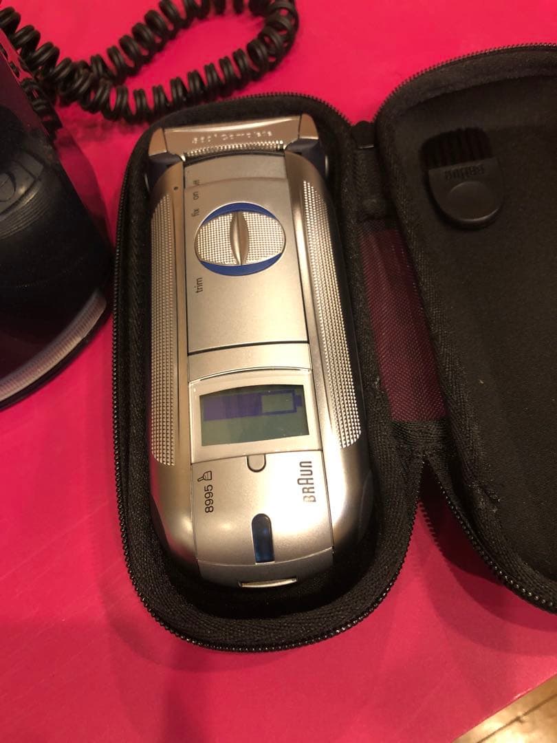 Braun シェーバー 充電器・ケース付き