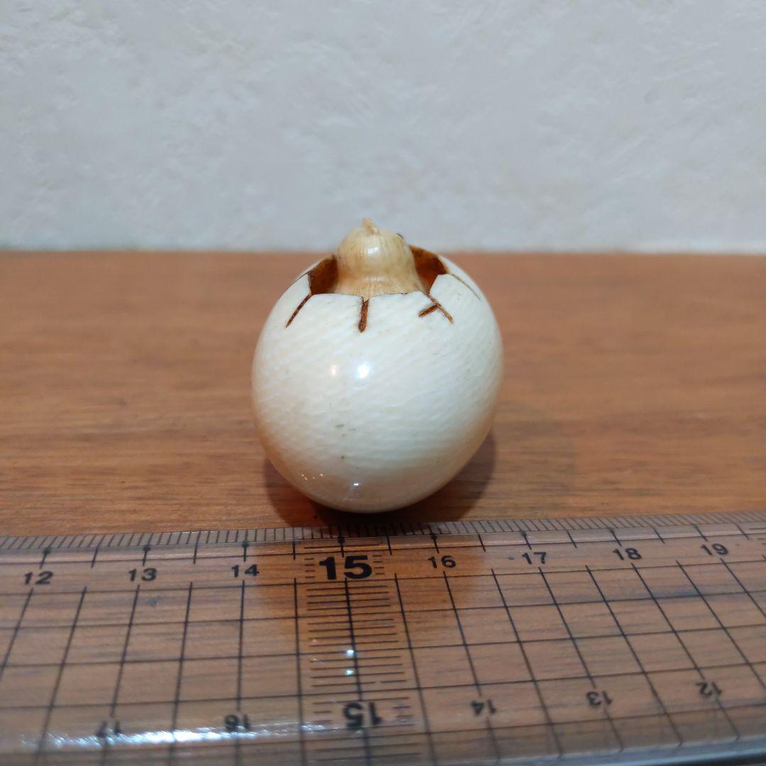 時代提げ物 絡繰根付 天然素材 在銘【啐啄同時】高さ約3.2cm 重さ約35ｇ