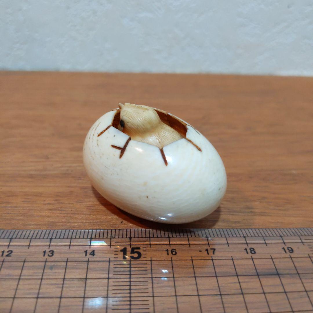 時代提げ物 絡繰根付 天然素材 在銘【啐啄同時】高さ約3.2cm 重さ約35ｇ