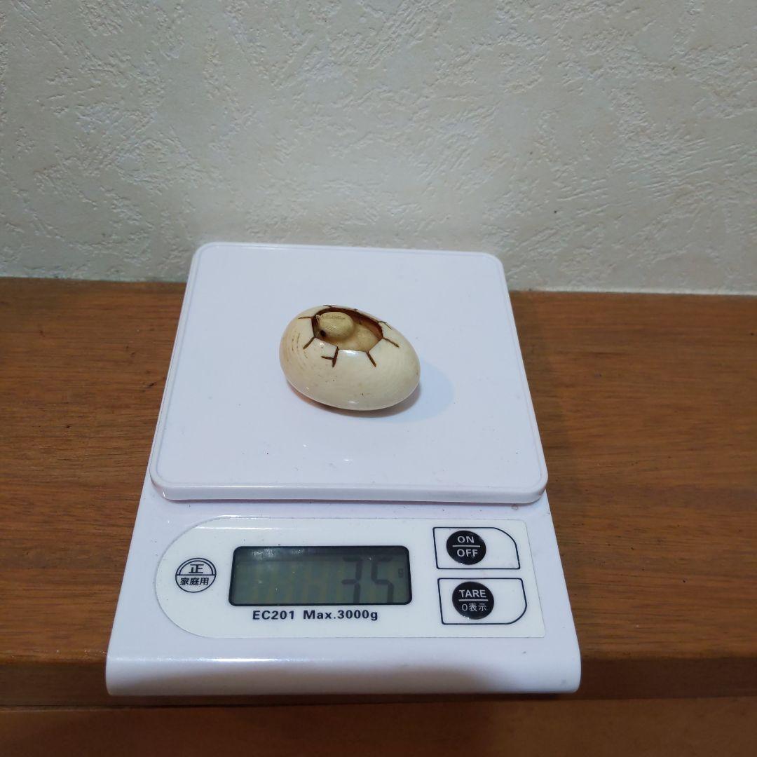 時代提げ物 絡繰根付 天然素材 在銘【啐啄同時】高さ約3.2cm 重さ約35ｇ