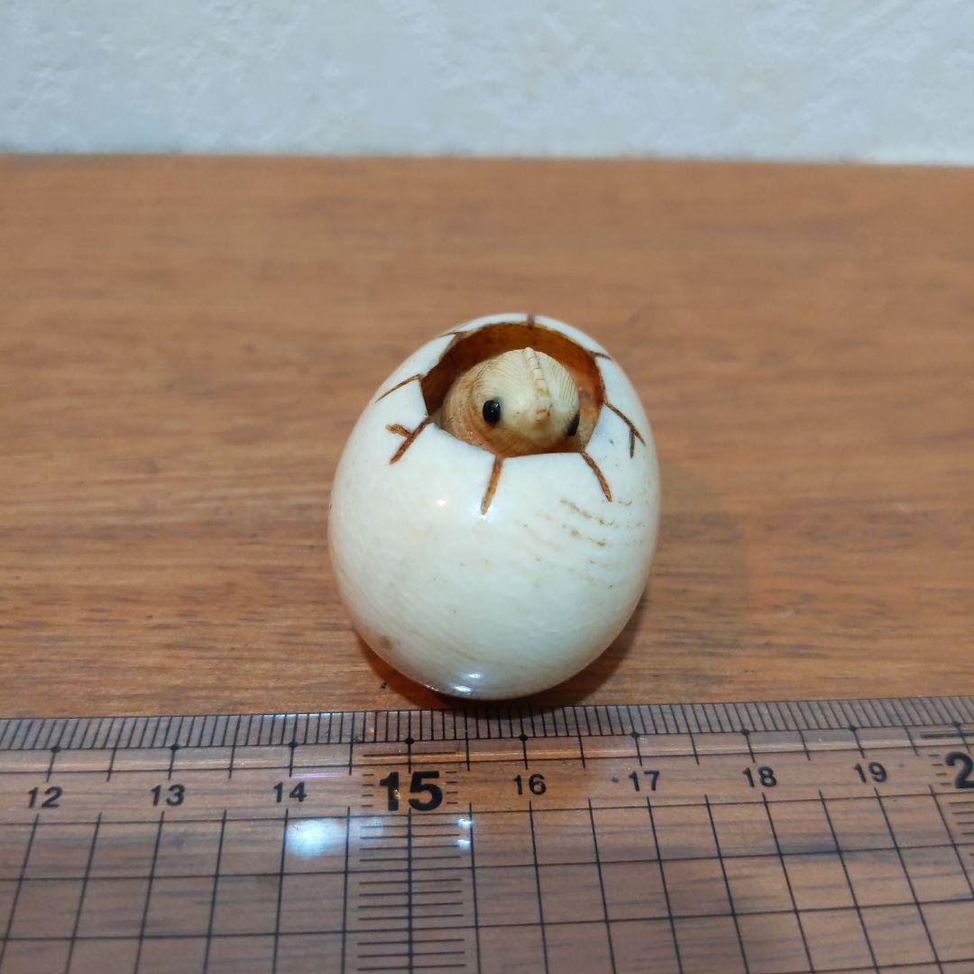 時代提げ物 絡繰根付 天然素材 在銘【啐啄同時】高さ約3.2cm 重さ約35ｇ