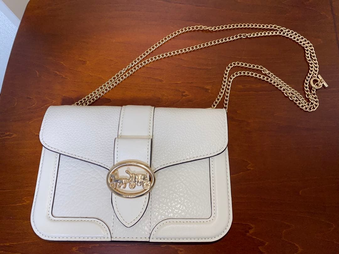 COACH ホワイトレザー ショルダーバッグ 馬車ロゴ ゴールドチェーン 美品