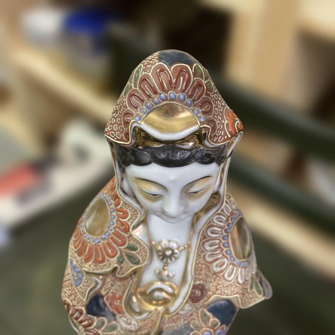 石川県九谷焼観音像　装飾的な陶器の女性像　日本美術　日本伝統工芸品