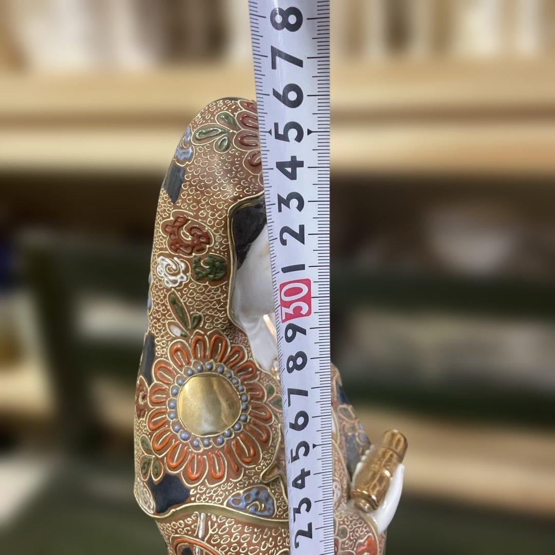 石川県九谷焼観音像　装飾的な陶器の女性像　日本美術　日本伝統工芸品