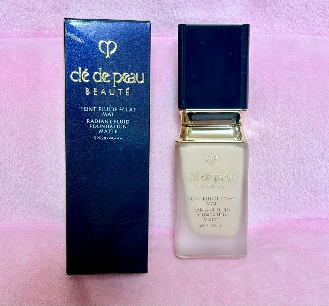 クレ・ド・ポー ボーテ　タンフリュイドエクラ マット ピンクオークル10