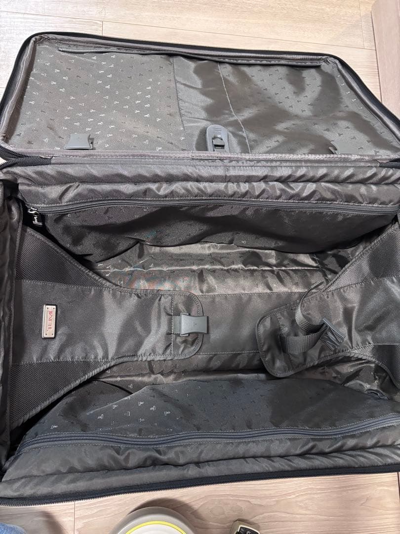 A*A様 美品 TUMI ブラック キャリーケース　22022D4