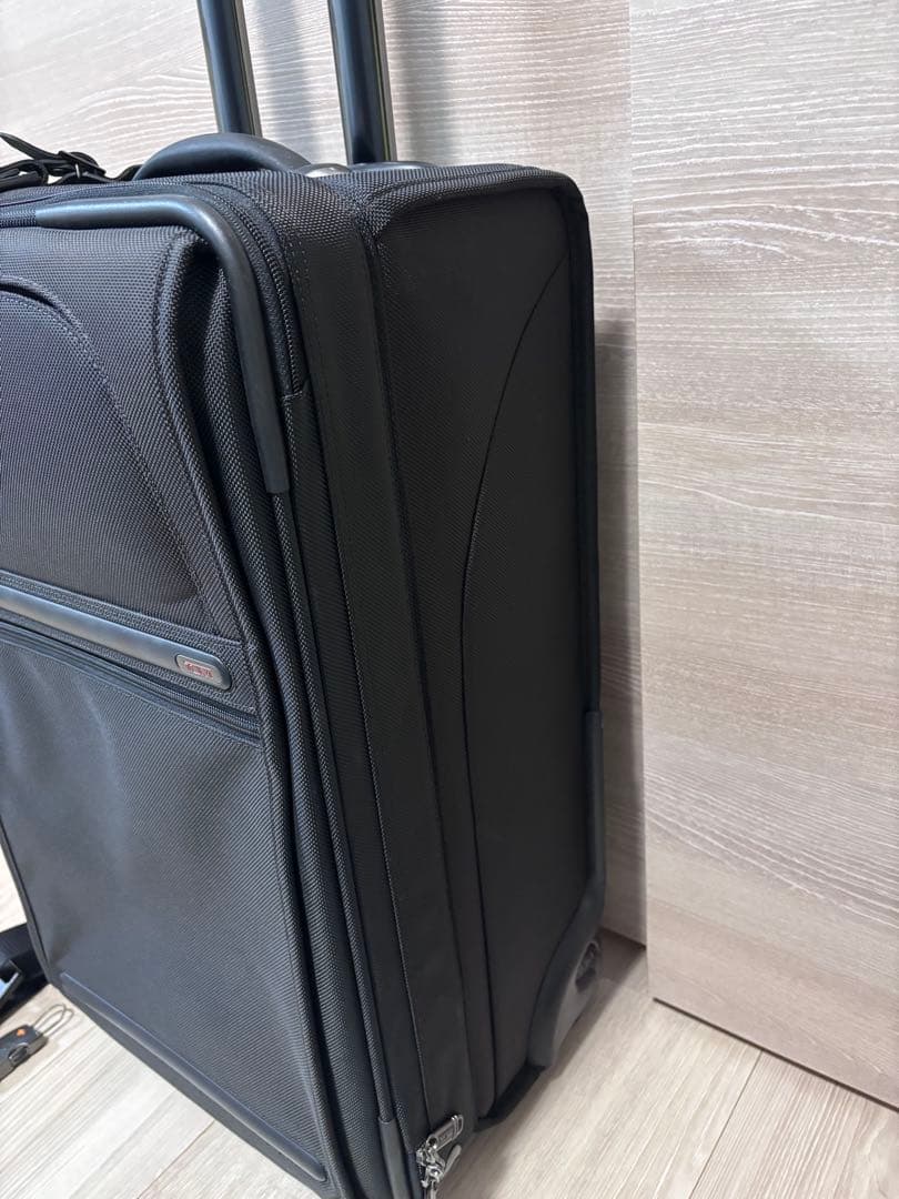 A*A様 美品 TUMI ブラック キャリーケース　22022D4