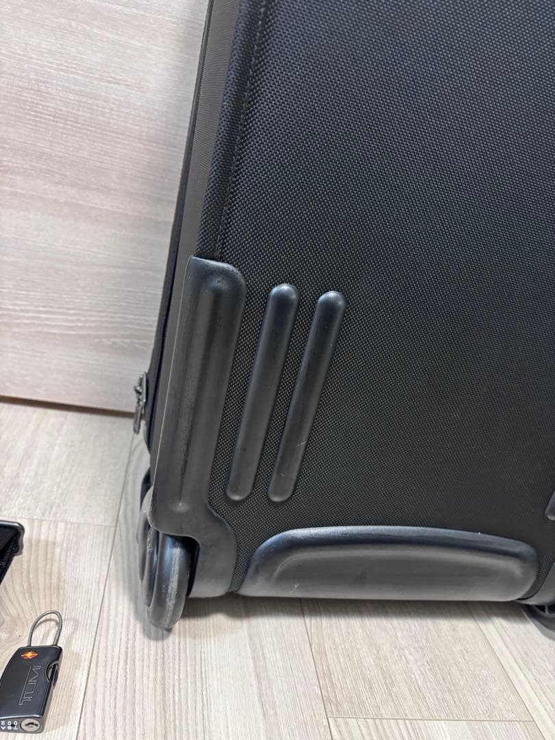 A*A様 美品 TUMI ブラック キャリーケース　22022D4