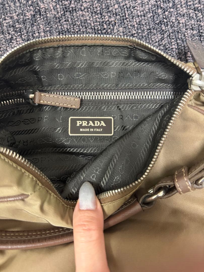 PRADA ナイロンショルダーバッグ ベージュ
