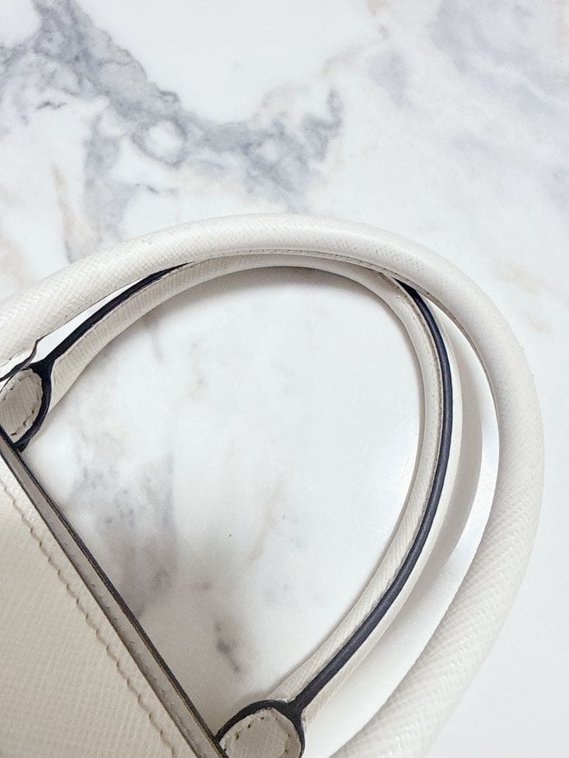 プラダ　トートバッグ　ハンドバッグ　ショルダーバッグ　ホワイト