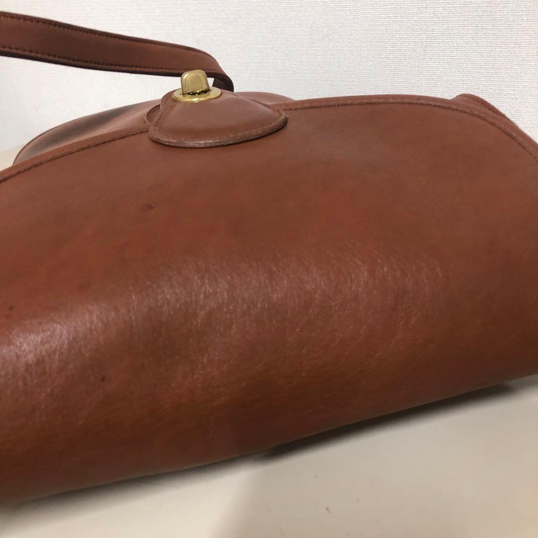 COACH ショルダーバッグ クロスボディ バケツ型 レザー 茶色　ターンロック