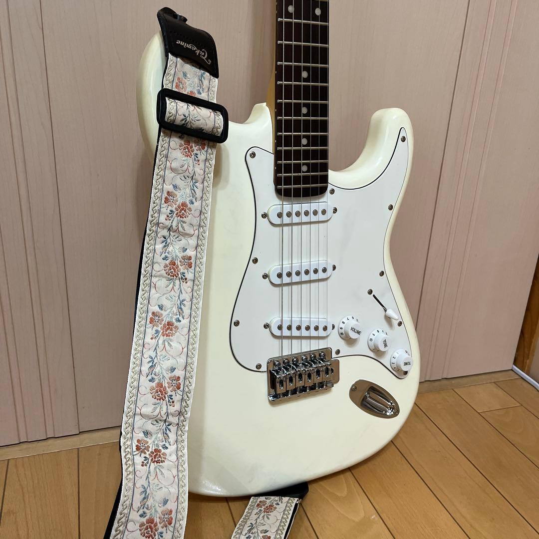 ホワイトエレキギター ストラトキャスター 初心者中古美品