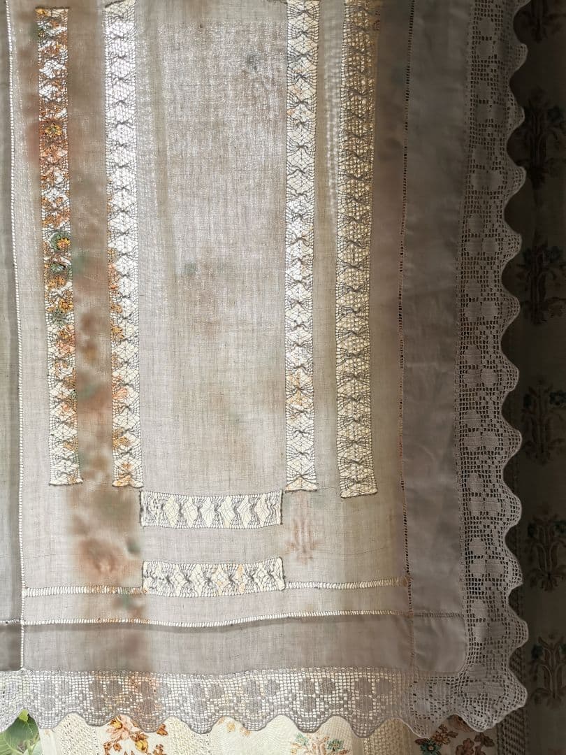 アンティークイギリス ドローンワークサバレース刺繍＆三つ葉のクロシェリネンクロス